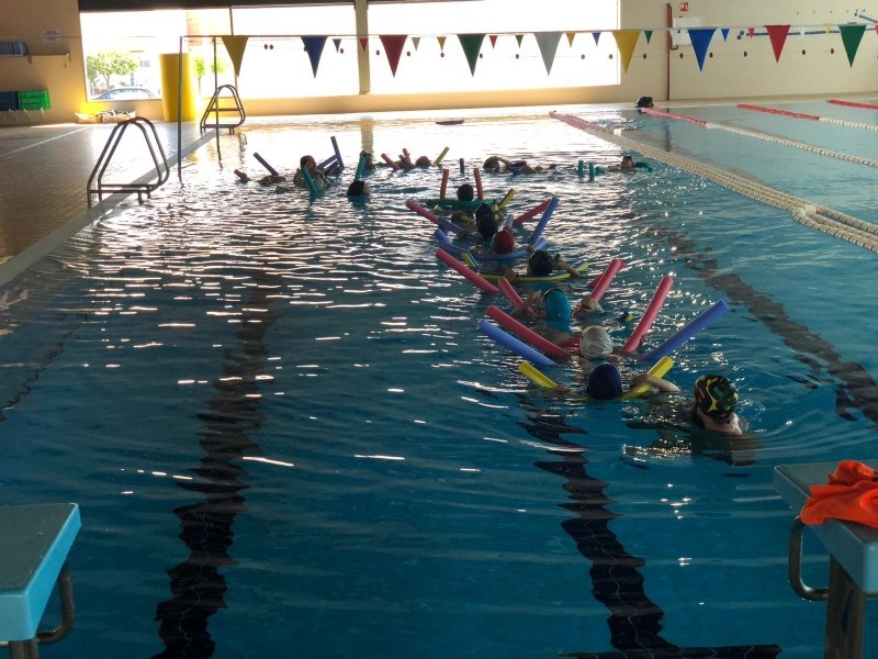 Actividades de natacin en los colegios de Alhama