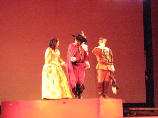 El programa de teatro infantil y familia 2008 finaliza con la obra de teatro Auuu!! con gran afluencia de pblico
