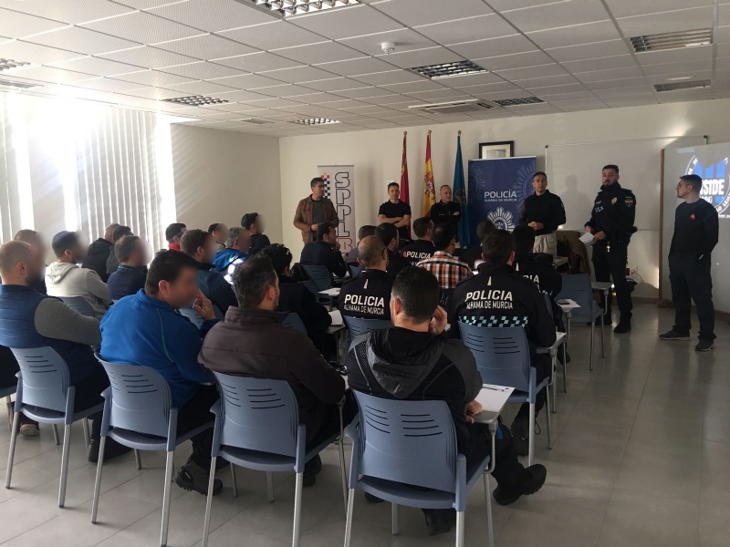 13 agentes de Policía Local de Alhama participan en un curso práctico de seguridad ciudadana