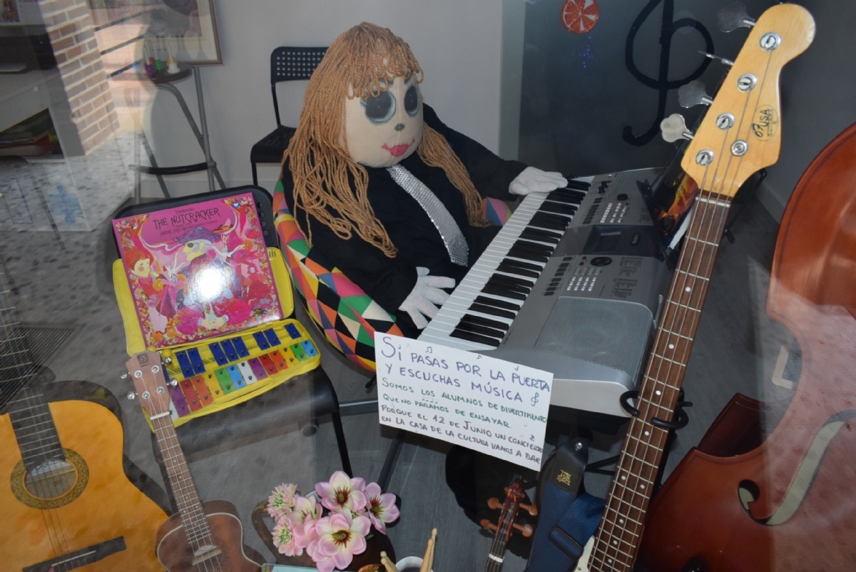 Ganadores del Concurso de Escaparates  Fiestas de Los Mayos 2025
