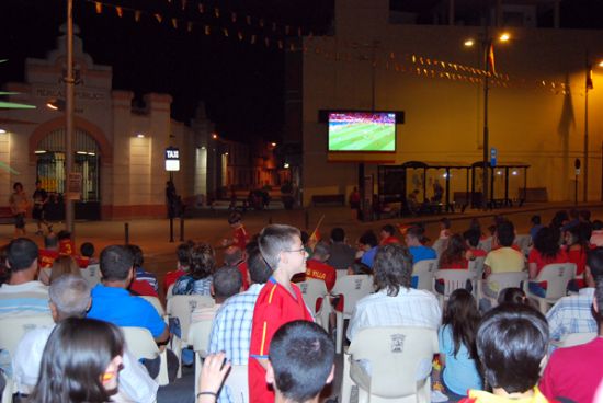 Alhama vive la final de la Eurocopa animando en todo momento a la seleccin espaola