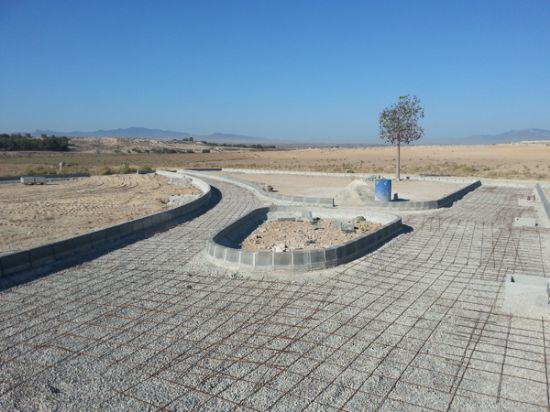 Parques y Jardines construye un nuevo jardn en La Molata 