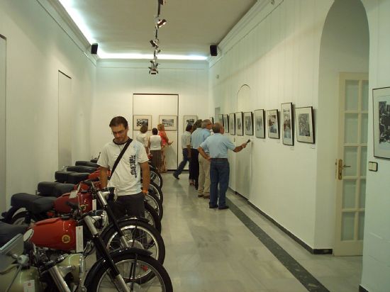 El Centro Cultural Plaza Vieja acoge durante estos das una exposicin de motos clsicas