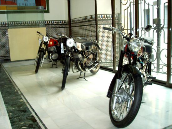 El Centro Cultural Plaza Vieja acoge durante estos das una exposicin de motos clsicas