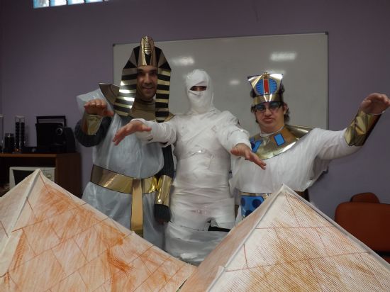 Los usuarios del Centro Ocupacional recrean el Antiguo Egipto en Carnaval