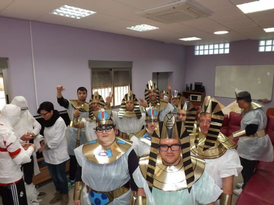 Los usuarios del Centro Ocupacional recrean el Antiguo Egipto en Carnaval