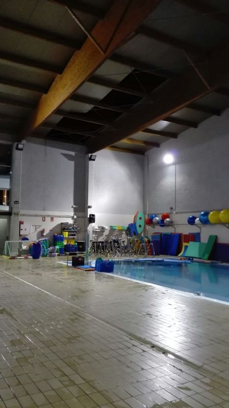 LTIMA HORA: suspendidas las actividades en la piscina cubierta por desprendimiento de parte de la cubierta