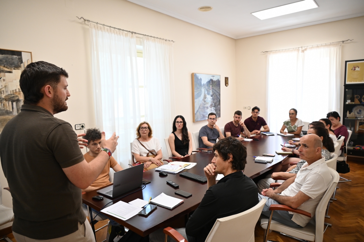 Técnicos municipales analizan las propuestas que optarán a los Presupuestos Participativos 2026-2027