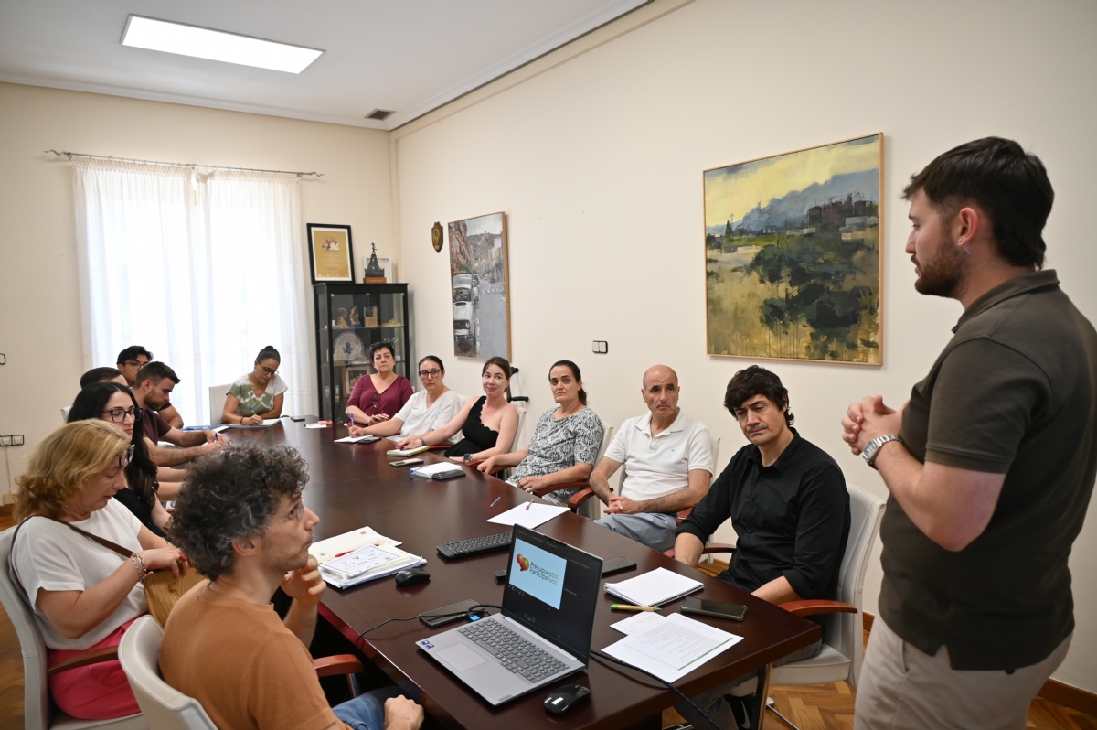 Técnicos municipales analizan las propuestas que optarán a los Presupuestos Participativos 2026-2027