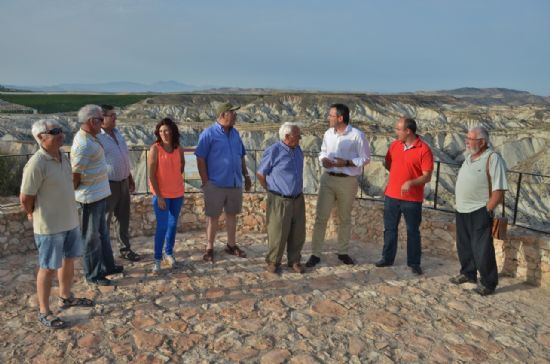 El alcalde de Alhama visita el Paisaje Protegido Barrancos de Gebas