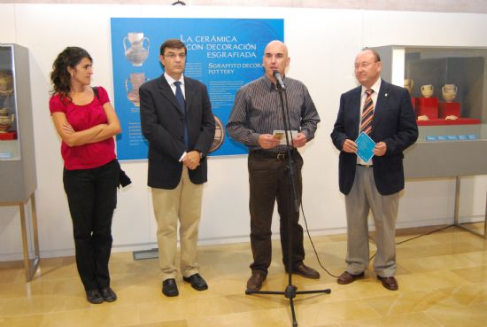 El alcalde y la Conservadora de la Direccin General de Bellas Artes y Bienes Culturales inauguran la exposicin La Cermica Islmica en Murcia. Los Materiales de Lorca