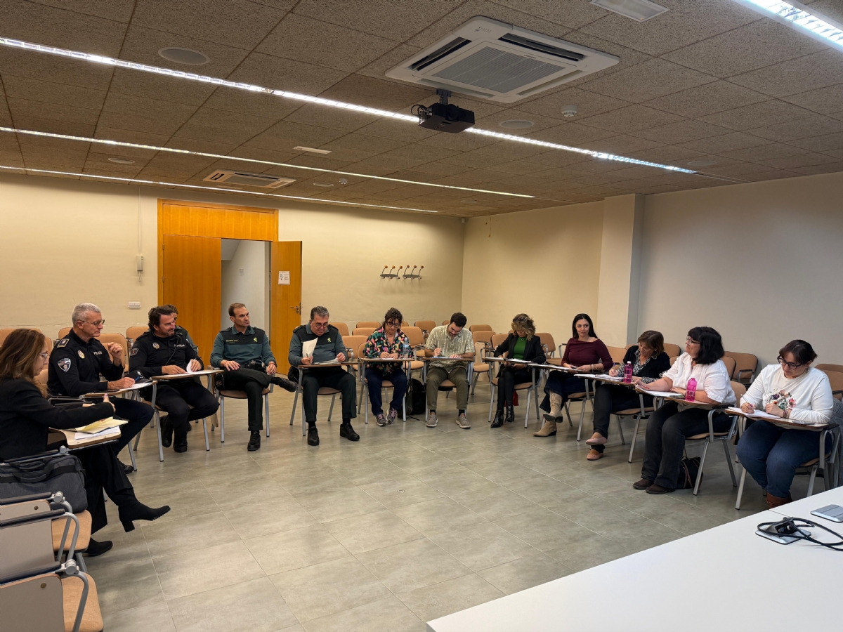 Instituciones locales de Alhama evalúan las actuaciones policiales en materia de violencia de género Instituciones locales de Alhama evalúan las actuaciones policiales en materia de violencia de género