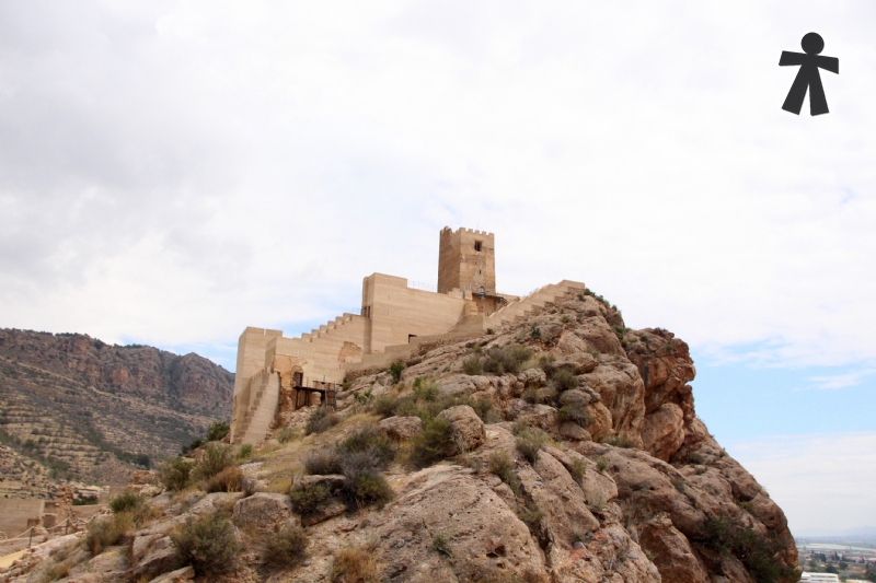 DA DE LOS INOCENTES: Retirada la gra del Castillo de Alhama, tras 10 aos formando parte de nuestro paisaje