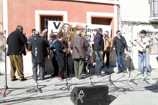 Cientos de personas se renen en El Berro para asistir al V Encuentro de Cuadrillas