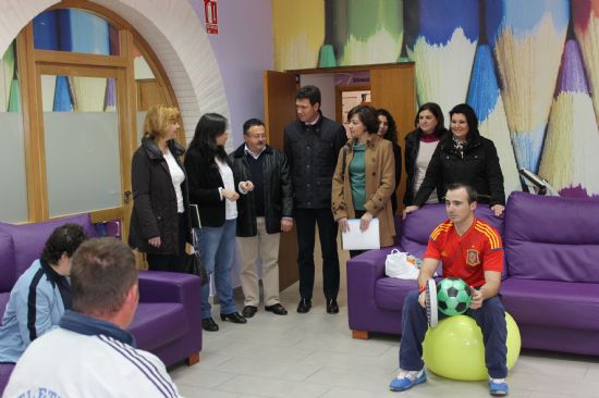 Representantes de la Comisin Especial de Discapacidad de la Asamblea Regional visitan los centros de da del municipio 