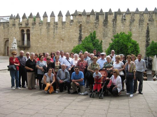 Un grupo de alhameños de las pedanías realiza un viaje a Córdoba 