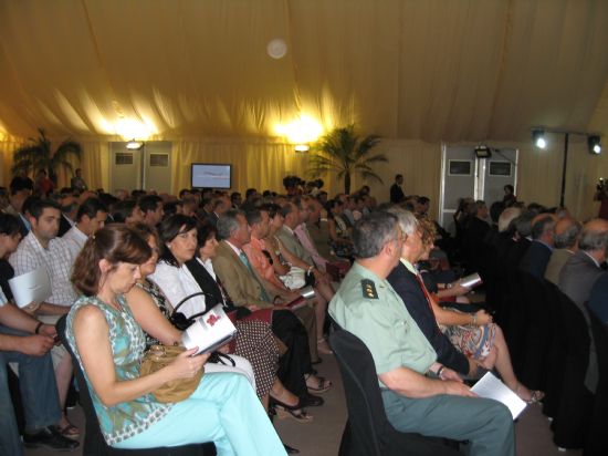 El alcalde y algunos concejales del municipio estuvieron presentes en el acto de colocacin de la primera piedra del Aeropuerto de Corvera
