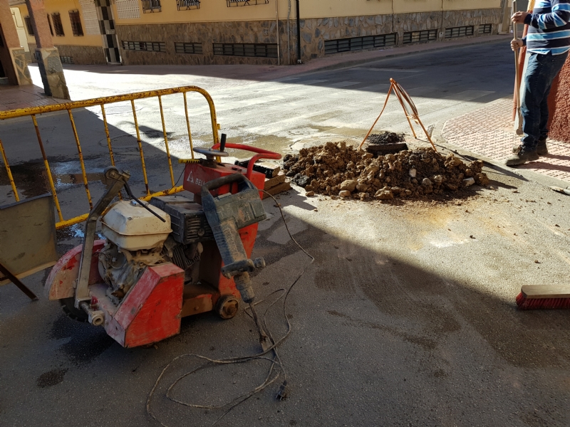 Obras de mejora de abastecimiento en las calles Isaac Albniz y Narciso Yepes