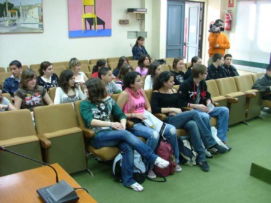 El Consistorio de Alhama recibe a alumnos franceses que han pasado unos días en la localidad 