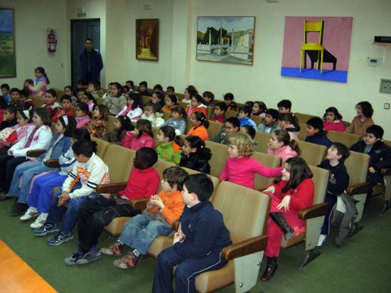 Unos setenta alumnos del Gins Daz - San Cristbal han visitado el Consistorio Local