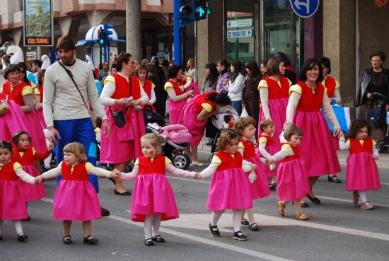 Todos los colegios y guarderas de la localidad participaron en el desfile de Carnaval Infantil 2009
