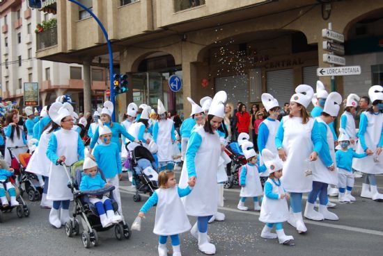 Todos los colegios y guarderías de la localidad participaron en el desfile de Carnaval Infantil 2009