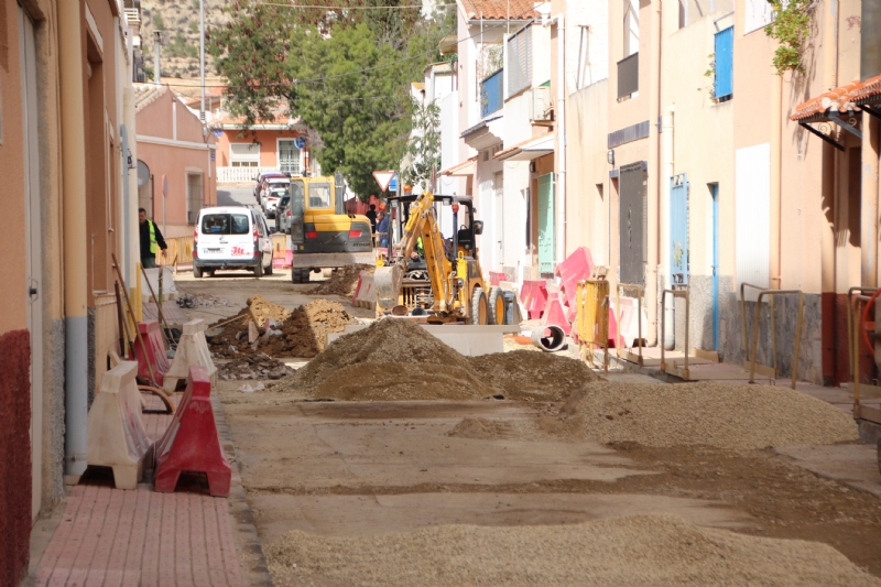 Comienzan las obras de plataforma nica en la calle Parricas y renovacin de redes de agua y saneamiento en la avenida Espaa 