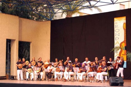 Las rondallas de Alhama hicieron una demostración de buena música en el Encuentro de Rondallas Mayos 2008