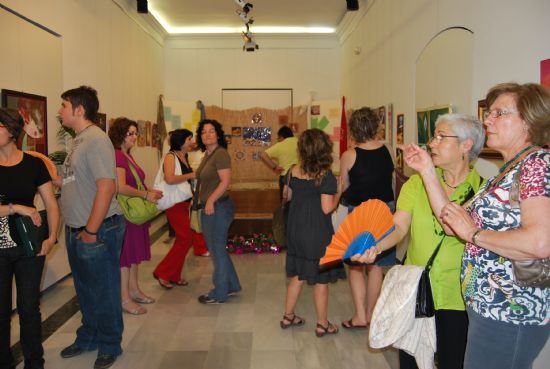 La Asociacin CERES muestra sus trabajos de pintura y cermica en el Centro Cultural Plaza Vieja