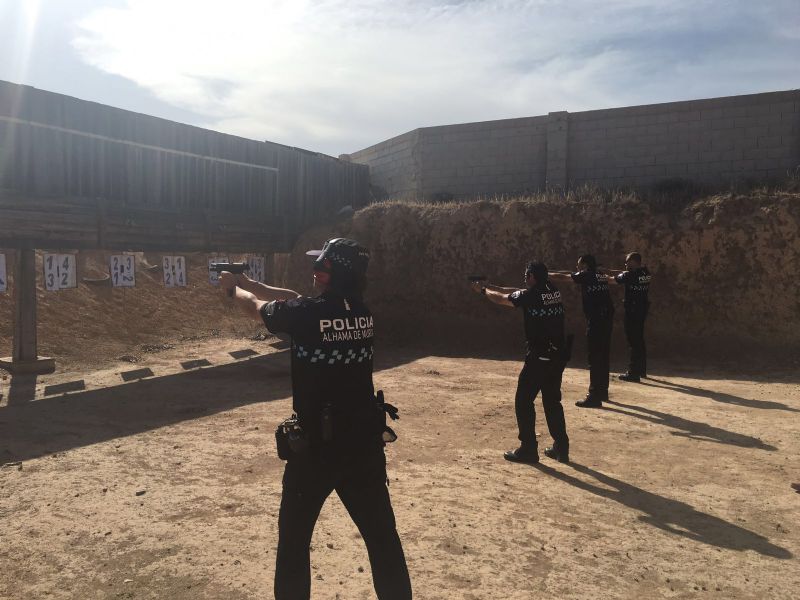 Agentes de la Policía Local realizan prácticas de tiro