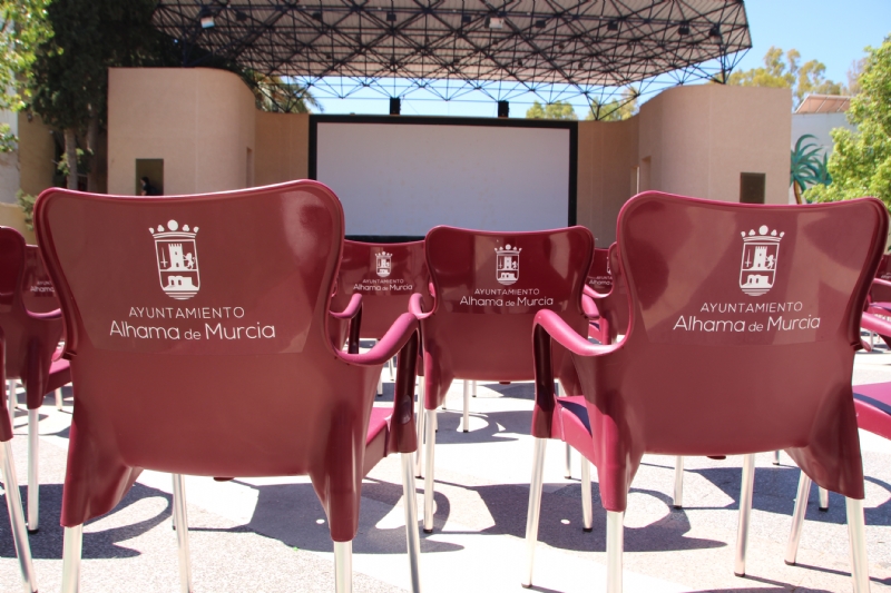 El Ayuntamiento adquiere 500 nuevas sillas para el auditorio