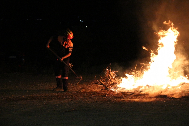 Voluntarios de Proteccin Civil de Alhama colaboran en tareas de prevencin y extincin de incendios