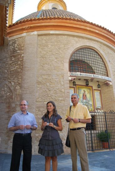 El Ayuntamiento patrocina la entrega gratuita de una medalla de la Virgen del Rosario con el diario La Verdad el prximo domingo