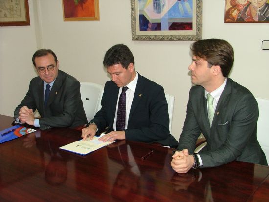 El Ayuntamiento de Alhama firma un convenio con la Universidad Politcnica de Cartagena para que las empresas de Alhama puedan acogerse a desarrollos, investigaciones e innovaciones as como a ayudas
