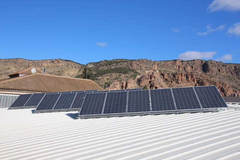 El pabellón Sierra Espuña, primer edificio público con consumo 100% fotovoltaico