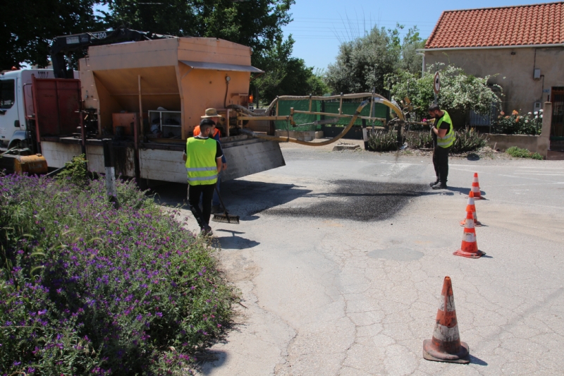 El Ayuntamiento reparar el asfalto deteriorado en calles y caminos de Alhama