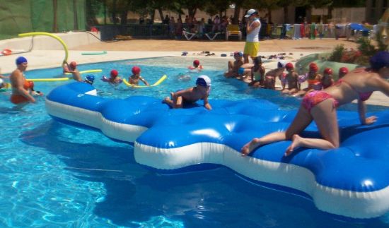 La piscina municipal, un lugar de encuentro durante el verano
