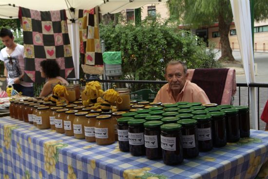Los productos artesanales del Zoco-Alhama llenan el Parque de La Cubana