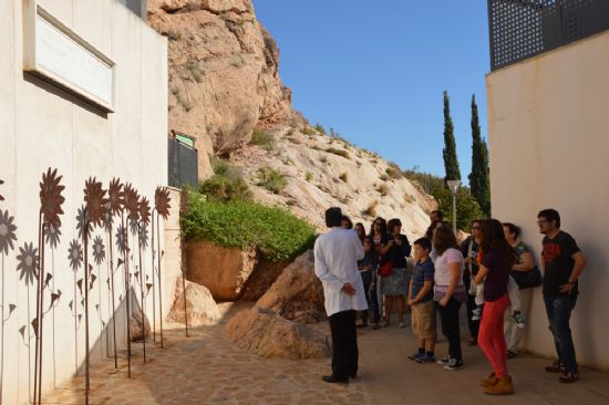 Ramn y Cajal  visita de nuevo el Museo Arqueolgico Los Baos