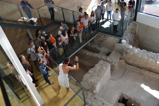 Ramn y Cajal  visita de nuevo el Museo Arqueolgico Los Baos