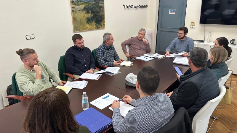Reunión sobre las medidas de mejora en el lago ornamental de la Isla en el Condado de Alhama