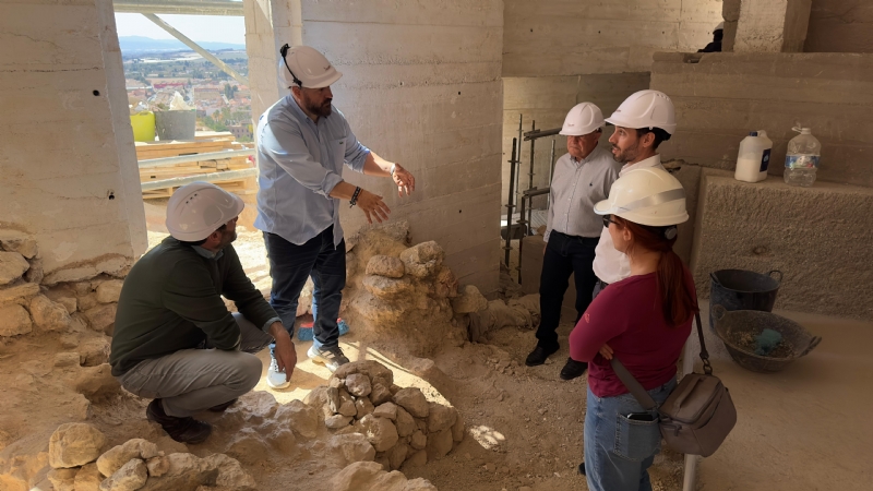 El director general de Patrimonio Cultural visita el Castillo de Alhama de Murcia 