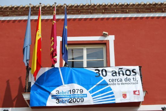 El Ayuntamiento de Alhama de Murcia se suma a la campaa 30 aos cerca de ti, consolidando la democracia