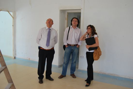 El alcalde y el edil de Educacin visitan la reestructuracin del Colegio Pblico de El Berro