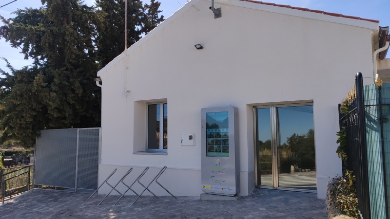 La oficina de turismo instala dos dispositivos interactivos 24 h/7días en El Berro y Gebas