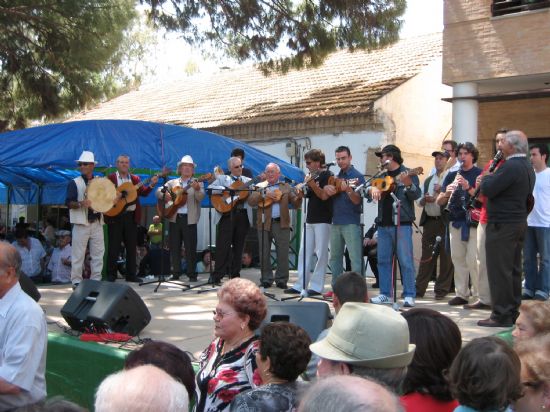El Encuentro de Cuadrillas puso la nota musical a la maana del Da de Mayos
