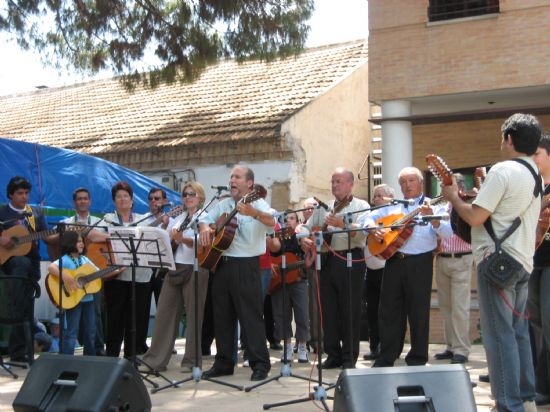 El Encuentro de Cuadrillas puso la nota musical a la mañana del Día de Mayos
