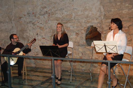 Gran asistencia de pblico en el Recital potico-cantado celebrado en el Museo Arqueolgico de los Baos