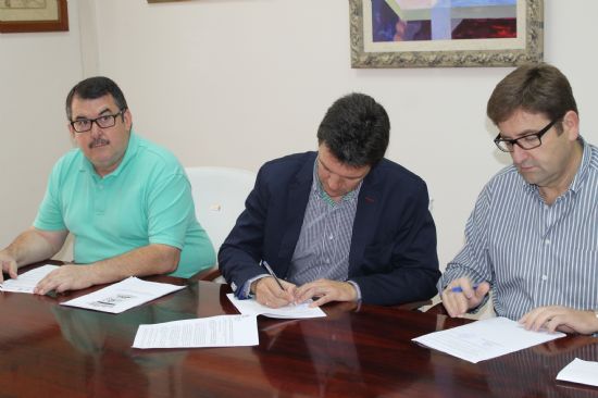 El Ayuntamiento de Alhama de Murcia firma un convenio con la Asociacin de Comerciantes de la localidad 