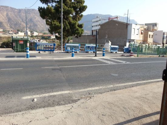 La Concejala de Obras y Servicios mejora los accesos a viandantes en la calle del Molino